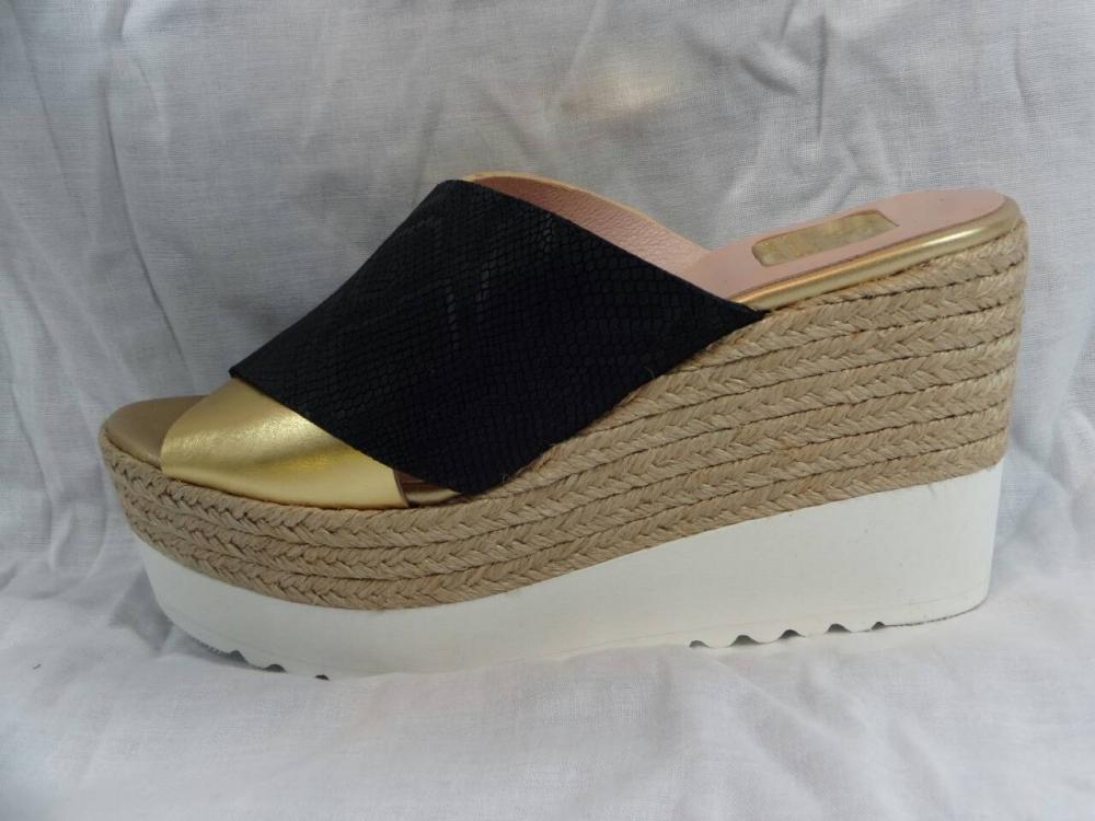 シャークソールサンダル