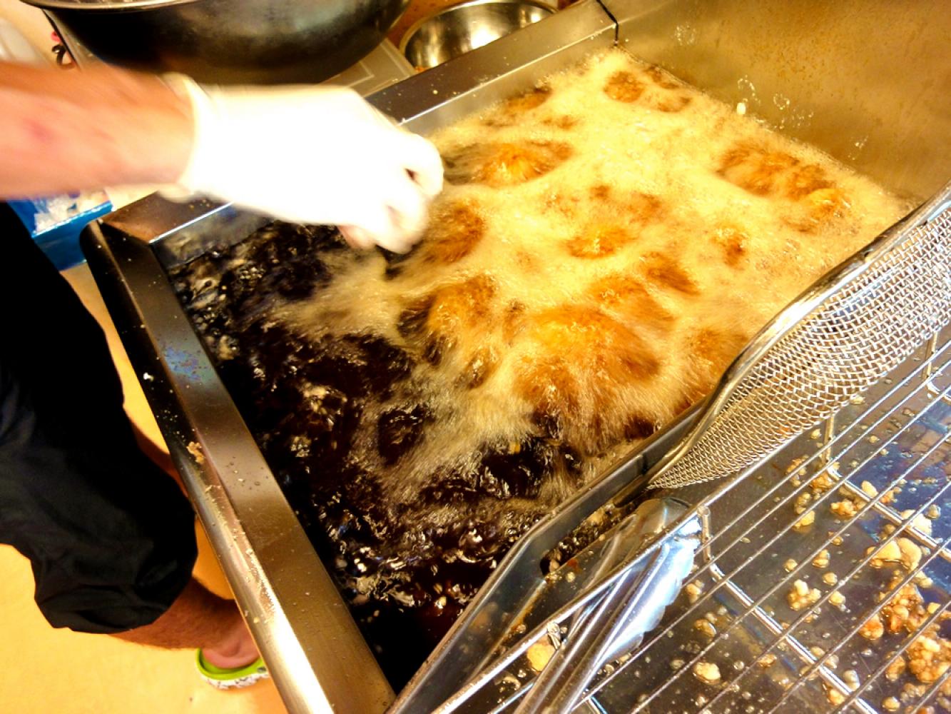 出来立てあつあつの唐揚げ とよ唐