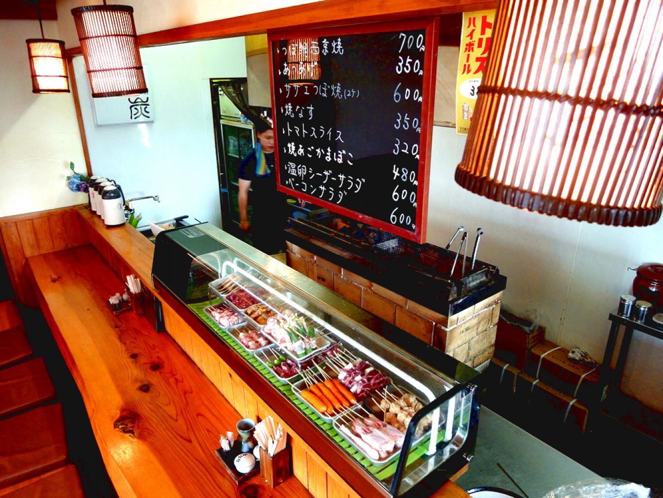 本物の炭で焼く焼き場 もつ鍋 岩炭