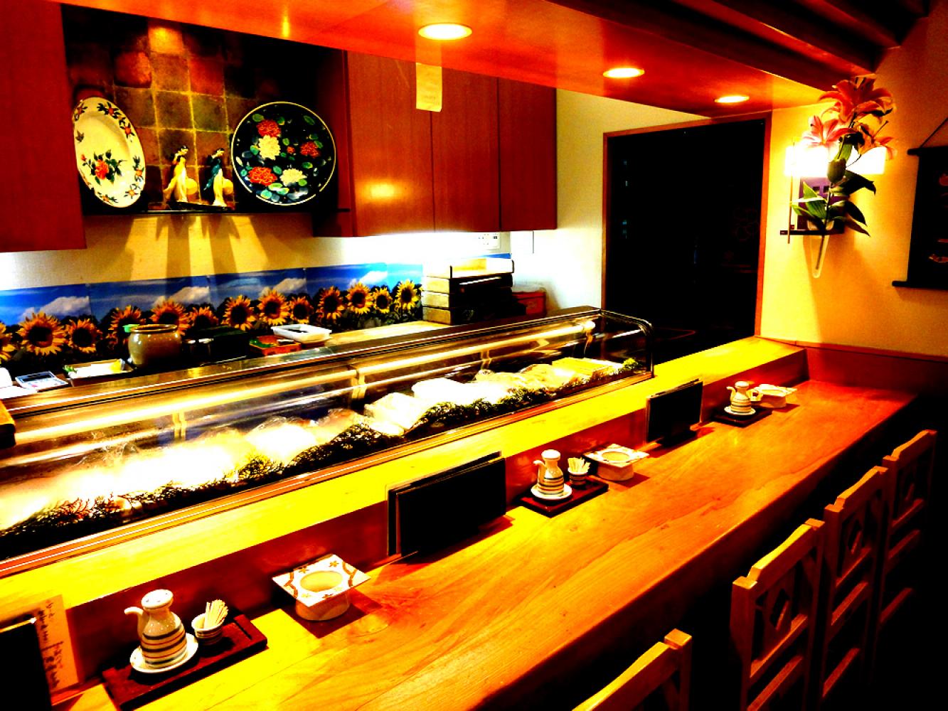 新鮮なネタが並ぶカウンター 大政すし