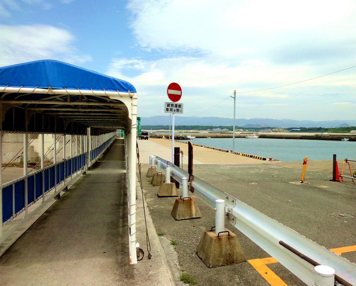 通路 相島渡船場・町営渡船「しんぐう」