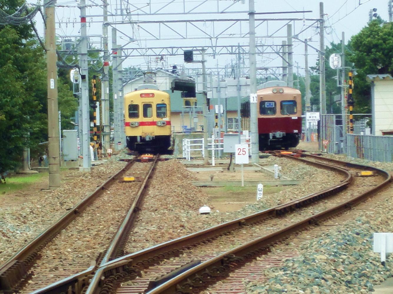 新旧車両 西鉄新宮駅