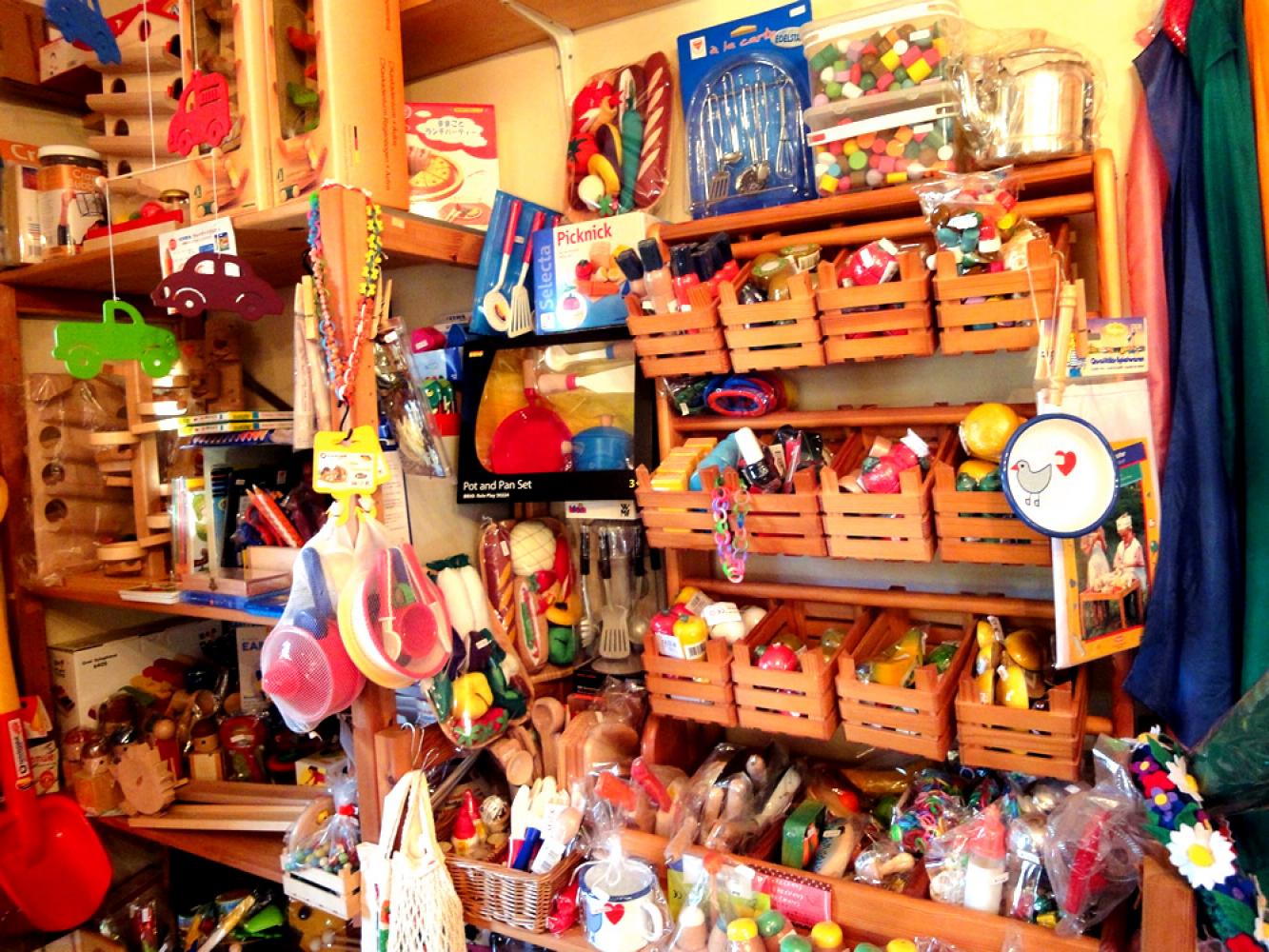 材料や塗料を厳選した安心で安全な木製のおもちゃがたくさん おもちゃ専門店 木のおもちゃ おひさまや