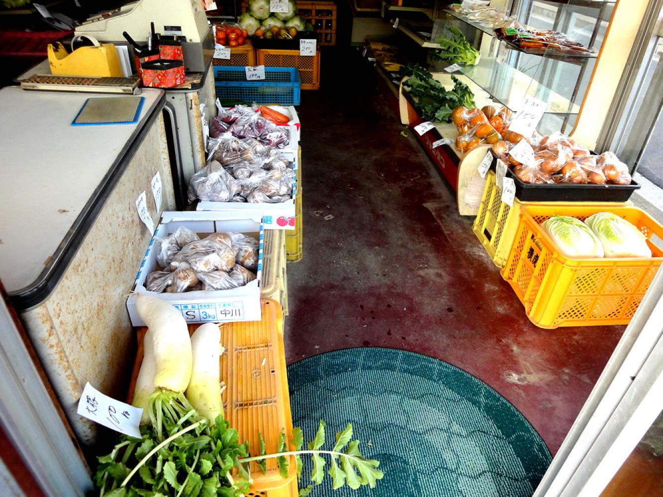 お野菜や果物はどれも奉仕価格 生産者直売店 中野商店