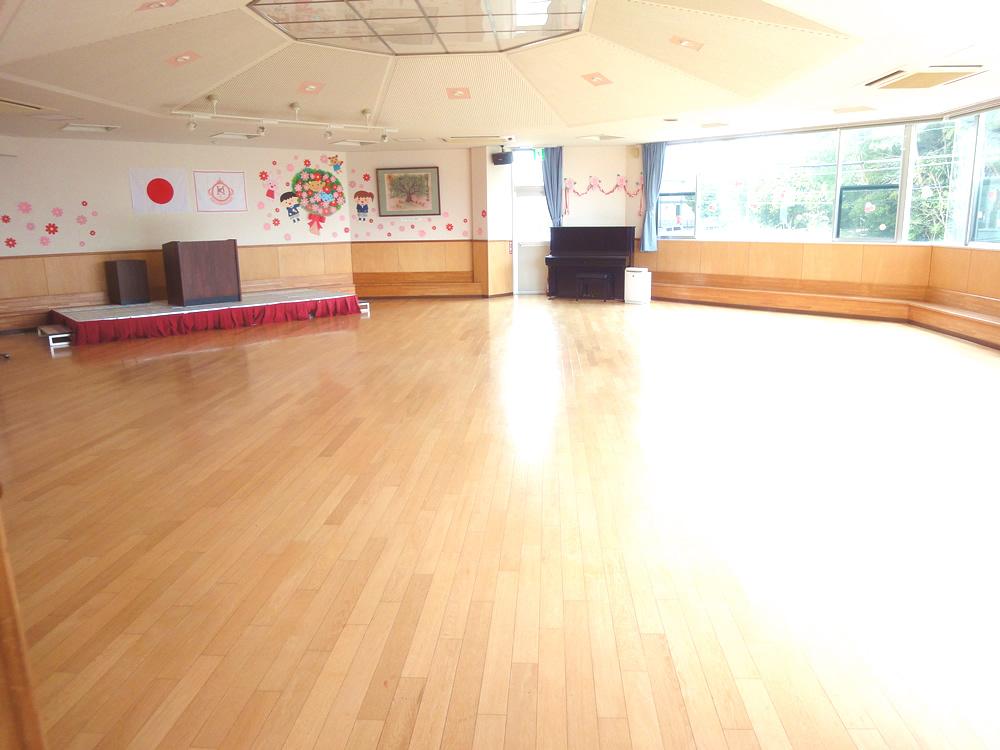 広いホール 学校法人博多学園 博多東幼稚園