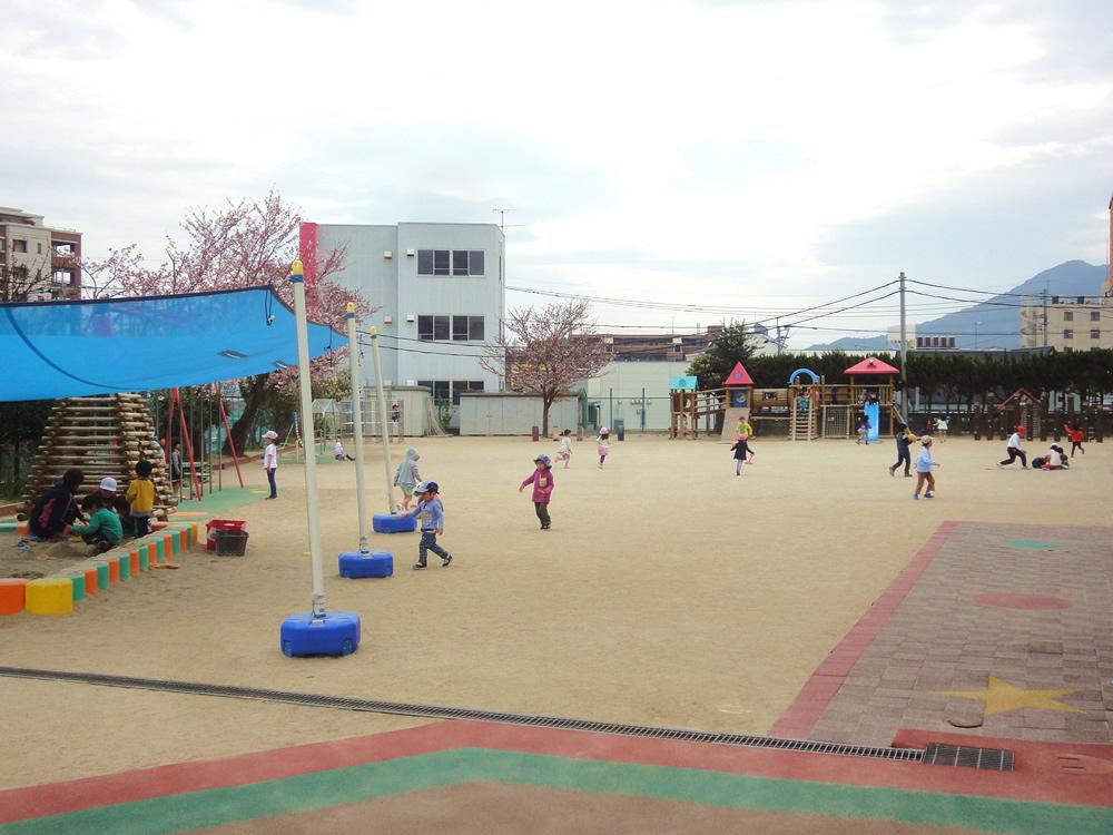 広い園庭 学校法人博多学園 博多東幼稚園